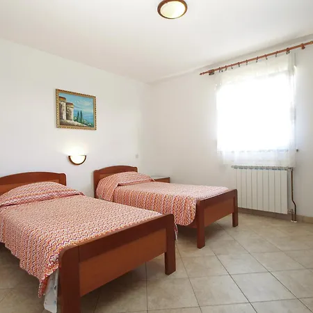 Marija 841 Pula